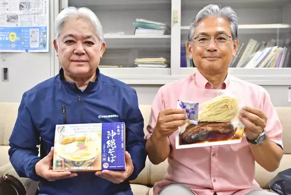 「「本気の沖縄そば」販売へ　麺は滑らかツルツル食感・18cm三枚肉・さっぱりかつおベースのだし　沖縄生麺協同組合が監修」の画像