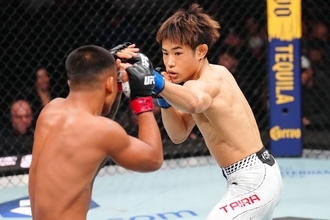 平良達郎、5R TKO負け　UFCフライ級世界タイトルマッチ【試合写真あり】