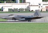 「F22が新たに4機、嘉手納基地に飛来　米国バージニア州から」の画像1
