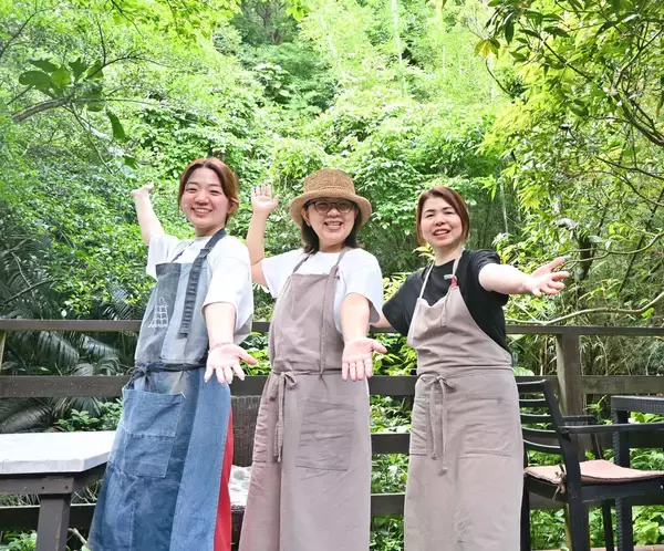 もちもち生地に島豚ウインナーと野菜が絶妙！一番人気の「イチャラピザ」　本部町のcafe ichara