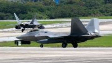 米軍F22ラプター　嘉手納基地に飛来　アラスカ州から6機