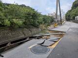 「北谷町で道路が冠水・崩落　住民、泥掃除に追われる【沖縄で線状降水帯・動画あり】」の画像1
