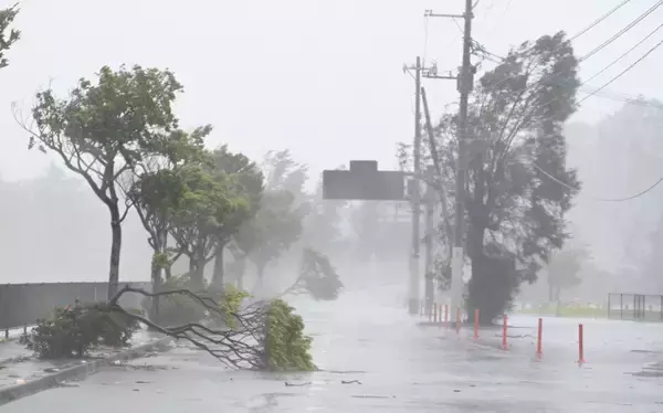 【台風13号】沖縄本島を直撃、暴風長期化へ　最大1万8410戸停電、8日も厳重警戒（予想時間図あり）