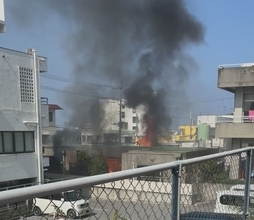 【速報】沖縄・浦添市の民家で火災　2人の遺体見つかる【動画あり】