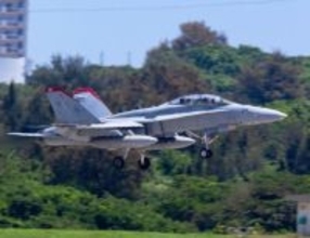 嘉手納基地にFA18戦闘機が飛来　岩国配備の4機　沖縄近海の訓練空域利用か