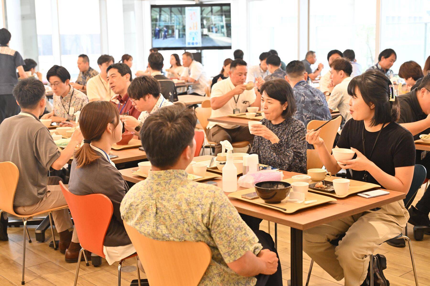 【わが社のパワーランチ】 沖縄セルラー電話「空海」　人気のサラダバーと"肉の日"の絶品ステーキ