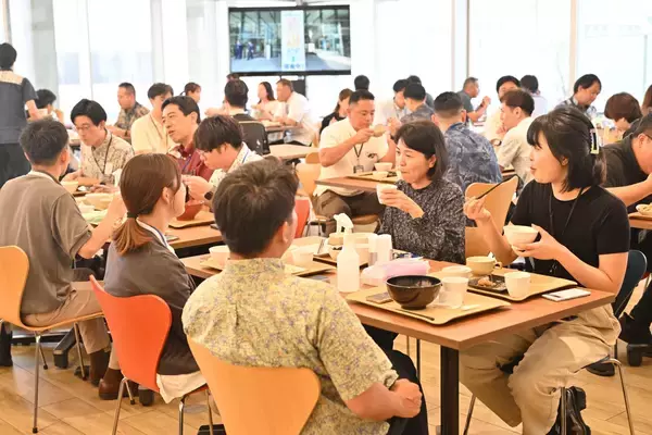 「【わが社のパワーランチ】 沖縄セルラー電話「空海」　人気のサラダバーと"肉の日"の絶品ステーキ」の画像
