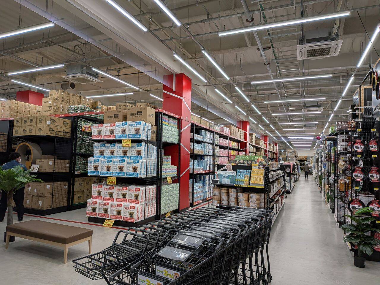 ホームセンターさくもと浦添店が新装開店　売場1.6倍で省エネZEB認証　記念の先着プレゼントや特価商品も