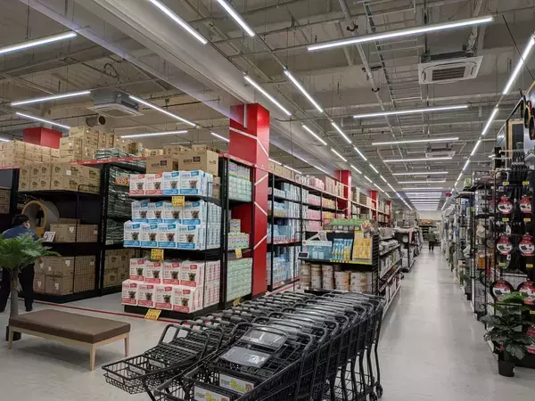 「ホームセンターさくもと浦添店が新装開店　売場1.6倍で省エネZEB認証　記念の先着プレゼントや特価商品も」の画像