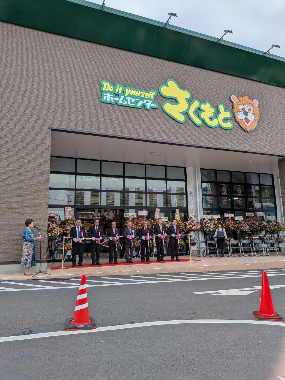 ホームセンターさくもと浦添店が新装開店　売場1.6倍で省エネZEB認証　記念の先着プレゼントや特価商品も