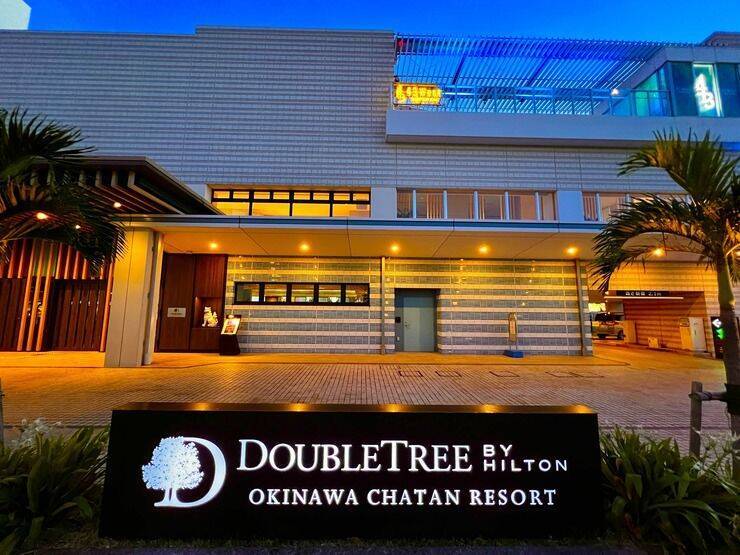 【北谷町】ダブルツリーbyヒルトン沖縄北谷リゾートで開催されたナイトプール＆DJイベント「琉球サマーナイト」行ってきました♪定期的に開催中！【美ら浜つーしん】