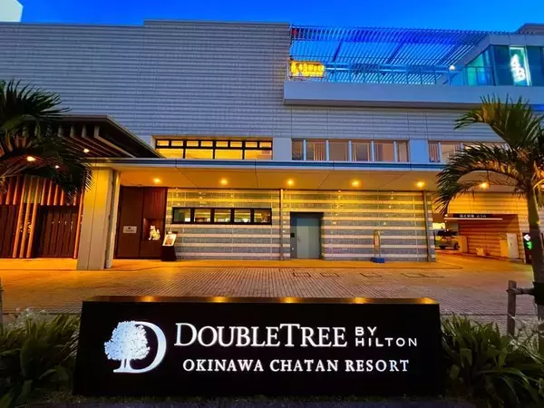 「【北谷町】ダブルツリーbyヒルトン沖縄北谷リゾートで開催されたナイトプール＆DJイベント「琉球サマーナイト」行ってきました♪定期的に開催中！【美ら浜つーしん】」の画像