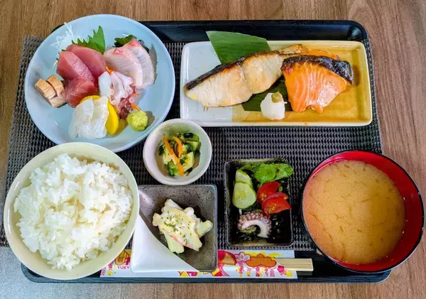 焼き魚も刺し身も一度に楽しめる　大阪から空輸、沖縄では流通が少ない魚も　沖縄市の磯ロク鮮魚店【動画あり】
