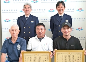 「素早い救助のおかげ」　漁船火災で海上に浮く2人救う　漁師の親子に感謝状　沖縄・中城海保