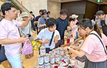 泡盛の「黒こうじ菌」活用！　デニッシュ風の「かなさの泡ぱん」　那覇市で誕生祭