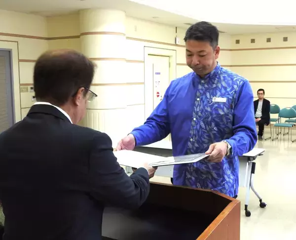 「「住み続けたい」2年連続トップの沖縄の町　なぜ？ 住民の愛着は強いのに、町長選投票率は3割台【12月13日～19日 タイムス＋プラスから】」の画像