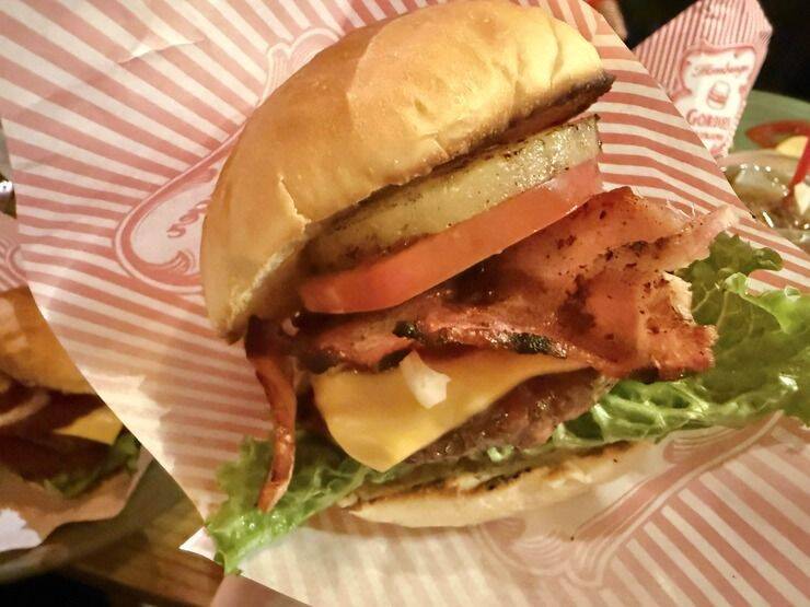 【北谷町】アメリカンな大人気ハンバーガー店『GORDIE'S』で友人と食事会してきました♪【美ら浜つーしん】