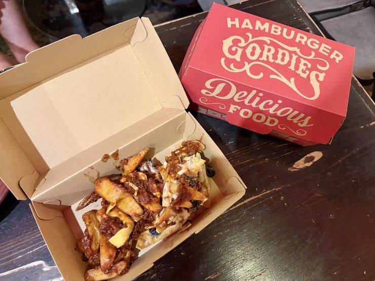 【北谷町】アメリカンな大人気ハンバーガー店『GORDIE'S』で友人と食事会してきました♪【美ら浜つーしん】