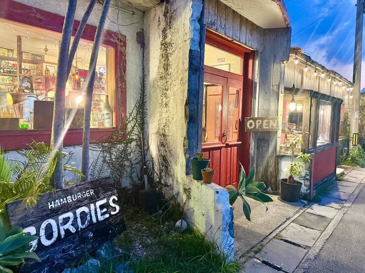 【北谷町】アメリカンな大人気ハンバーガー店『GORDIE'S』で友人と食事会してきました♪【美ら浜つーしん】