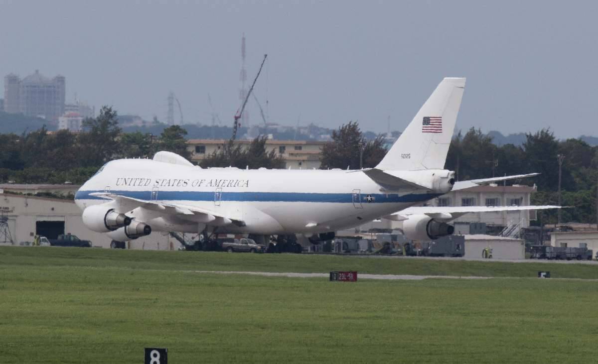 米軍F22が緊急事態宣言　嘉手納基地に着陸