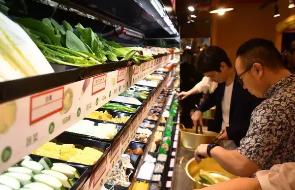 「やっぱりステーキの「次」は麻辣湯！　豪州発「ドラゴンホットポット」那覇国際通りに日本初上陸　社長「クセになるしびれる辛さ体感して」」の画像