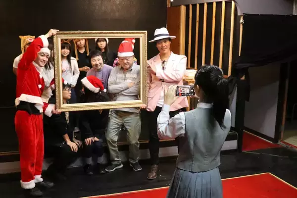 「観劇するだけで、あなたもサンタになれる」チケット代がケーキに　沖縄の劇団が届けるクリスマス