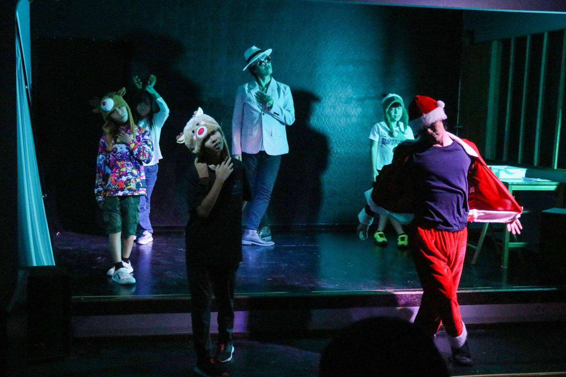 「観劇するだけで、あなたもサンタになれる」チケット代がケーキに　沖縄の劇団が届けるクリスマス