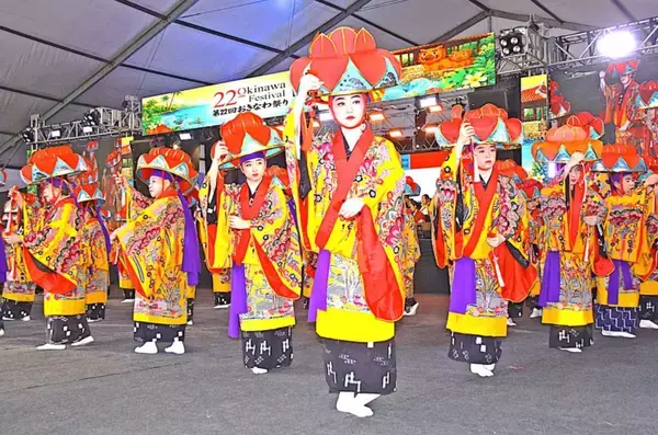 ＠ブラジル　おきなわ祭り盛況　大城副知事ら祝福　琉舞や空手演武　舞台彩る　県人会創立100年とビラ・カロン支部70年記念　［ワールド通信員ネット］