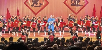 琉球國祭り太鼓　東京で舞う　創作エイサー150人が迫力の演舞　初の全支部公演