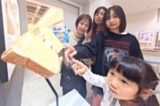 本物そっくりの生卵やアイスクリーム…　実は木彫り!? 　きょうから豊見城市で「キボリノコンノ展」