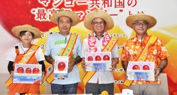 国民の三大義務は「マンゴーを贈る」　沖縄・宮古島にマンゴー共和国が建国　大統領、甘い果実に舌鼓