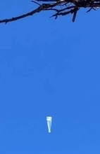上空に白く細長い物体　沖縄・恩納村でほぼ1週間目撃　「気象観測の気球かな」