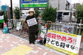 「イスラエルは即時停戦を」東京の大使館前で有志ら抗議　人道支援物資を運ぶグレタさん船団到着の9月15日まで