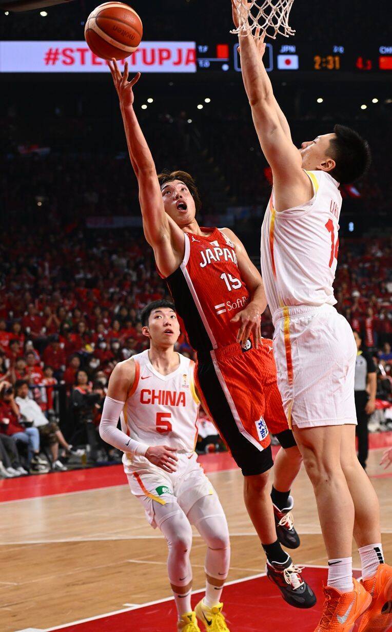 氷上の熱気から「海を泳ぐ牛」まで！ 熱くて暑い沖縄【2月21日～27日 タイムス＋プラスから】