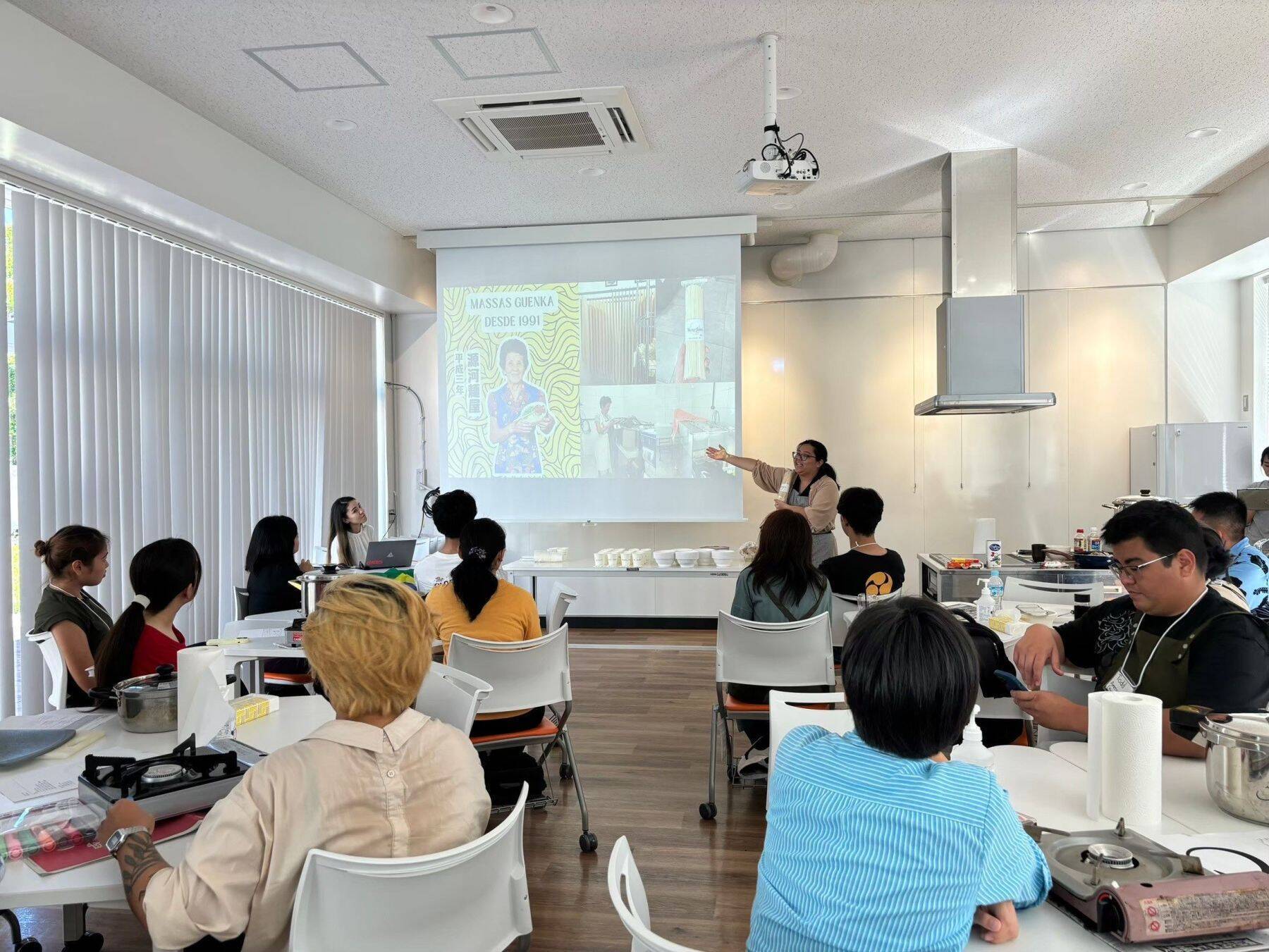 「夢のよう」古い写真から親戚と対面　年200件の相談に奔走　沖縄と県系人を結ぶ若き“架け橋”WYUA