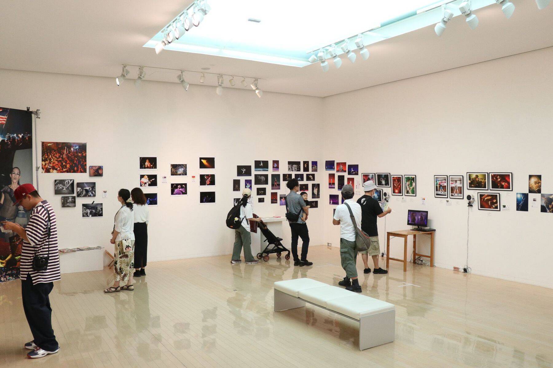 音が聞こえる・熱が伝わる　800人超来場、大盛況だった沖縄のライブ写真家8人展　次回開催も意欲