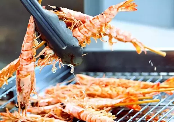 【写真特集】島味噌もやしそば・車エビの素揚げ・久米島紬　島の恵みが一堂に　那覇市で沖縄・久米島フェア