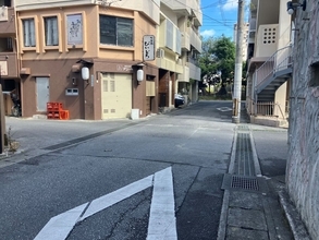 未明に「わー！」と女性の叫び声　2人乗りバイクがひったくり　那覇市の路上で現金入りバッグ被害