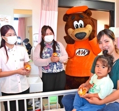 A＆Wと沖縄明治乳業がゼリー400食を配布　患者らに笑顔届ける　北中城・中部徳洲会病院
