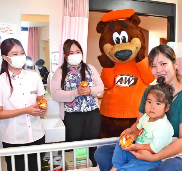 A＆Wと沖縄明治乳業がゼリー400食を配布　患者らに笑顔届ける　北中城・中部徳洲会病院