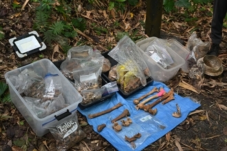 糸満市真栄里で7人の遺骨発見　沖縄戦、総入れ歯や指輪など　民間人の可能性も　京都のＮＰＯが収集