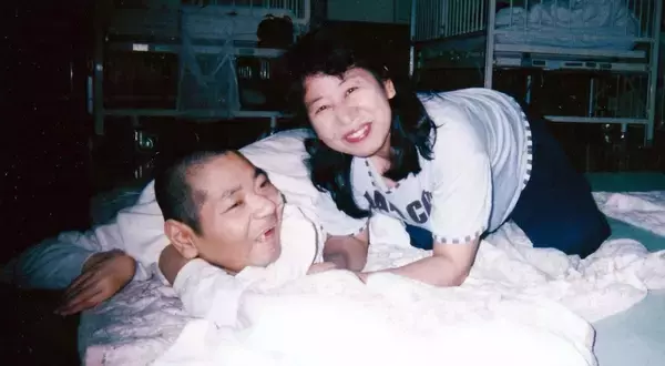 61歳で急逝した弟　姉が抱いた後悔と喪失感「光雄が生きた証し残したい」　たくさんの笑顔と文章まとめた自分史出版