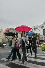 連続「真夏日」　那覇で途切れる　本島地方と先島諸島で警報級大雨の恐れ
