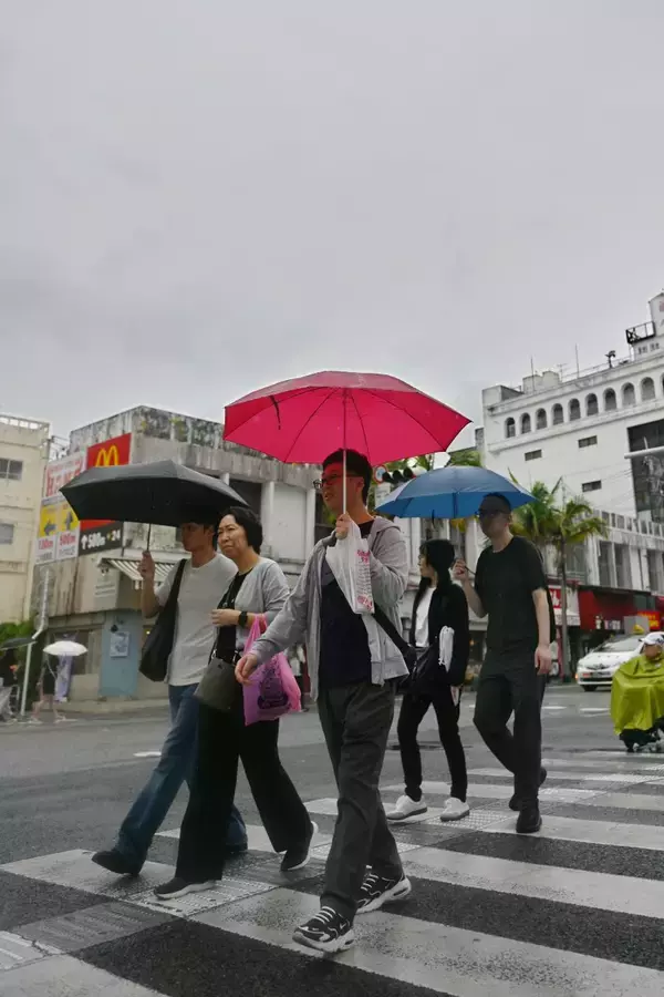 連続「真夏日」　那覇で途切れる　本島地方と先島諸島で警報級大雨の恐れ