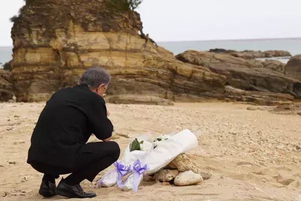 「【速報】玉城デニー知事、事故海域を見渡す海岸訪れ2人を追悼　辺野古沖転覆」の画像