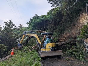 大雨で土砂崩れ、ホテル孤立　私道の通行止め解除　沖縄・今帰仁村【動画あり】