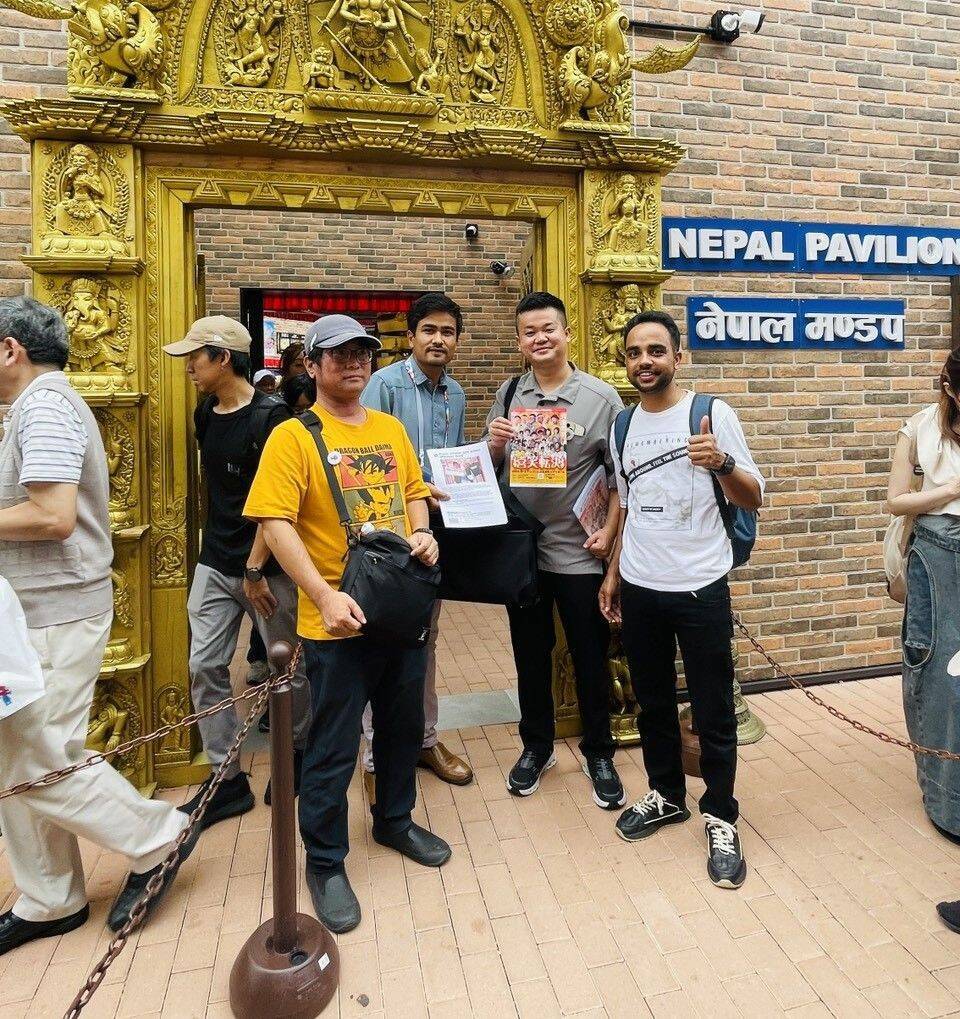 「どこのコンビニに行っても店員に声かけられる」 日本中のネパール人が大応援する“沖縄芸人”の正体