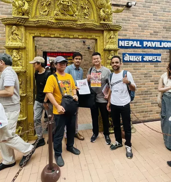 「「どこのコンビニに行っても店員に声かけられる」 日本中のネパール人が大応援する“沖縄芸人”の正体」の画像