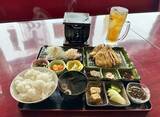 「【北谷町】ランチタイムを始めた砂辺の老舗居酒屋『まぐろダイニング あまわり』の定食を食べてきました♪【美ら浜つーしん】」の画像1