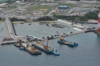 【速報】辺野古新基地、大浦湾側で初の本格的埋め立て作業　防衛局が新区域に土砂投入